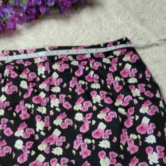 Nicole Miller Sz. 12 Fun & Classy Floral Design Throughout Black Full Zip Skirt - Picture 5 of 7